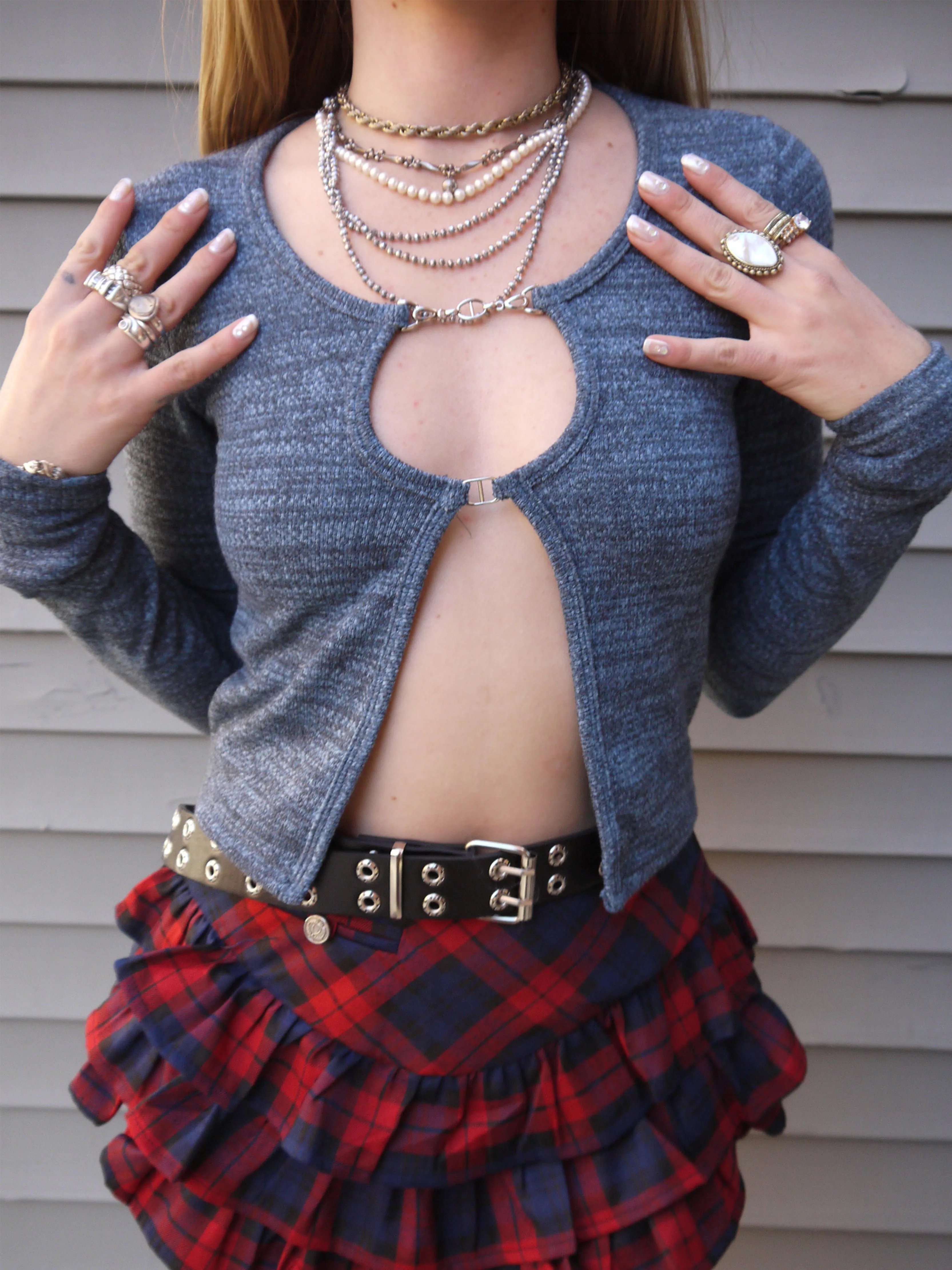 front double chain long slv knit top