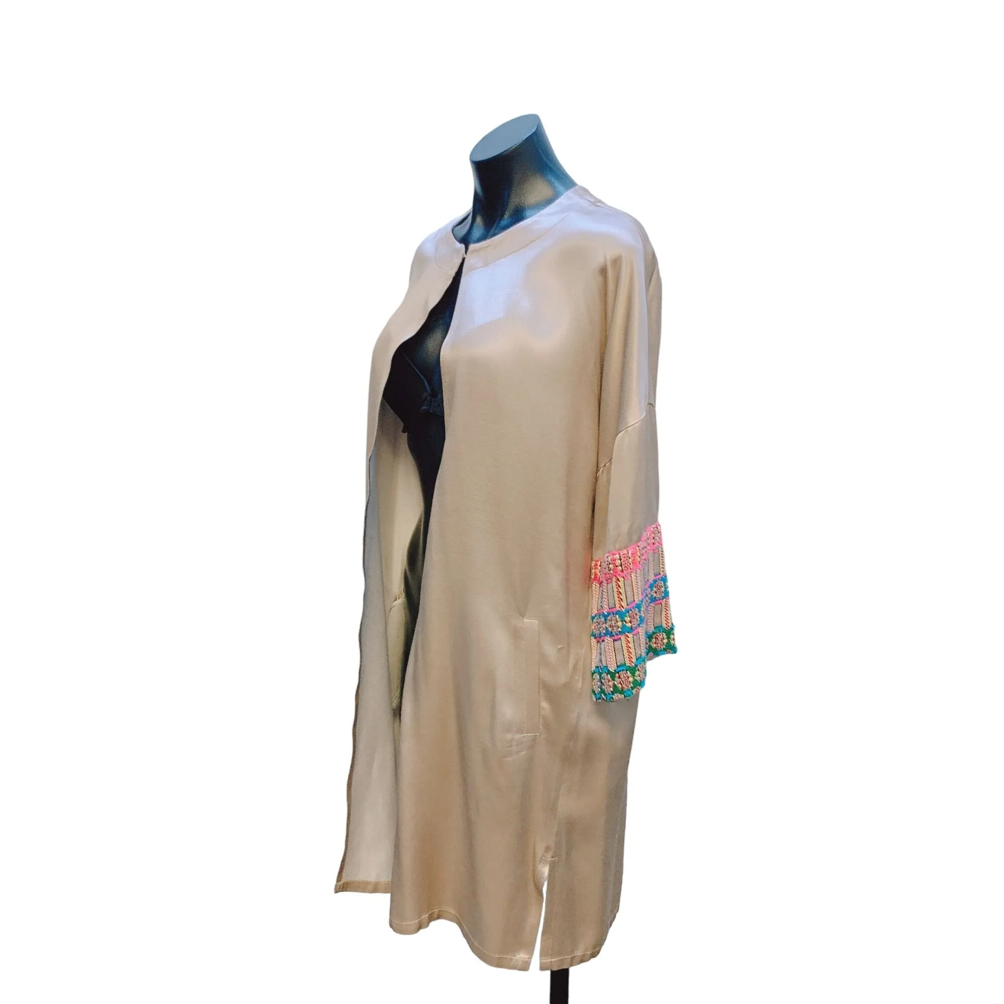 NWOT Vilagallo Beige Embroidered Sleeve Open Front Jacket 40 (6)